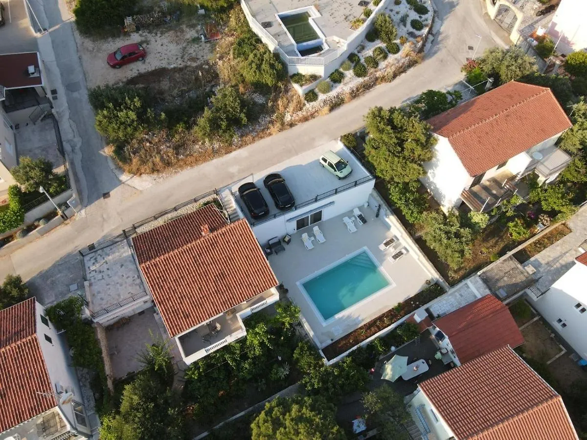 Villa Zen Trogir - Apartment Okrug, Heated Pool, Ev Type 2 0*,
